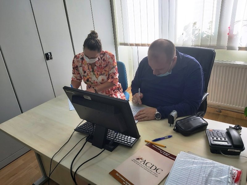 potpisivane-ugovora-sa-10-prevodioca-i-5-strucnih-saradnika