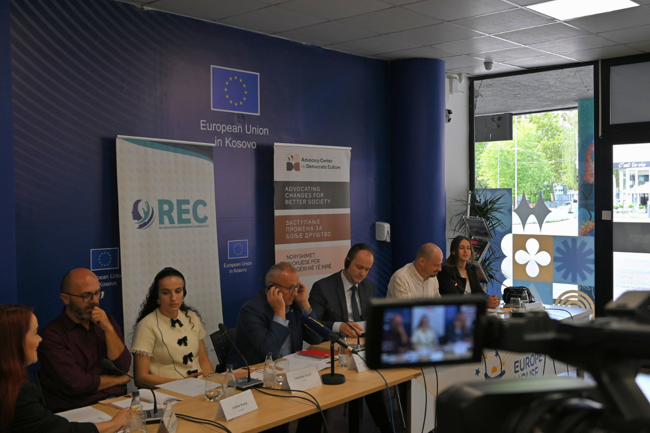 u-mbajt-tryeza-e-rrumbullaket-lidhemi-sot-formesojme-te-nesermen-ne-mitrovicen-e-veriut