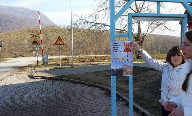 kontakt-plus-radio-o-ulicnim-akcijama-u-severnoj-mitrovici-i-zvecanu