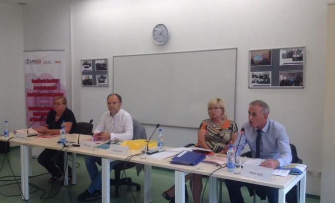 poboljsati-polozaj-zena-na-kosovu-reportaza-radio-kontakt-plus-sa-konferencije-koju-je-nvo-centar-za-zastupanje-demokratske-kulture-organizovala-24082016-godine