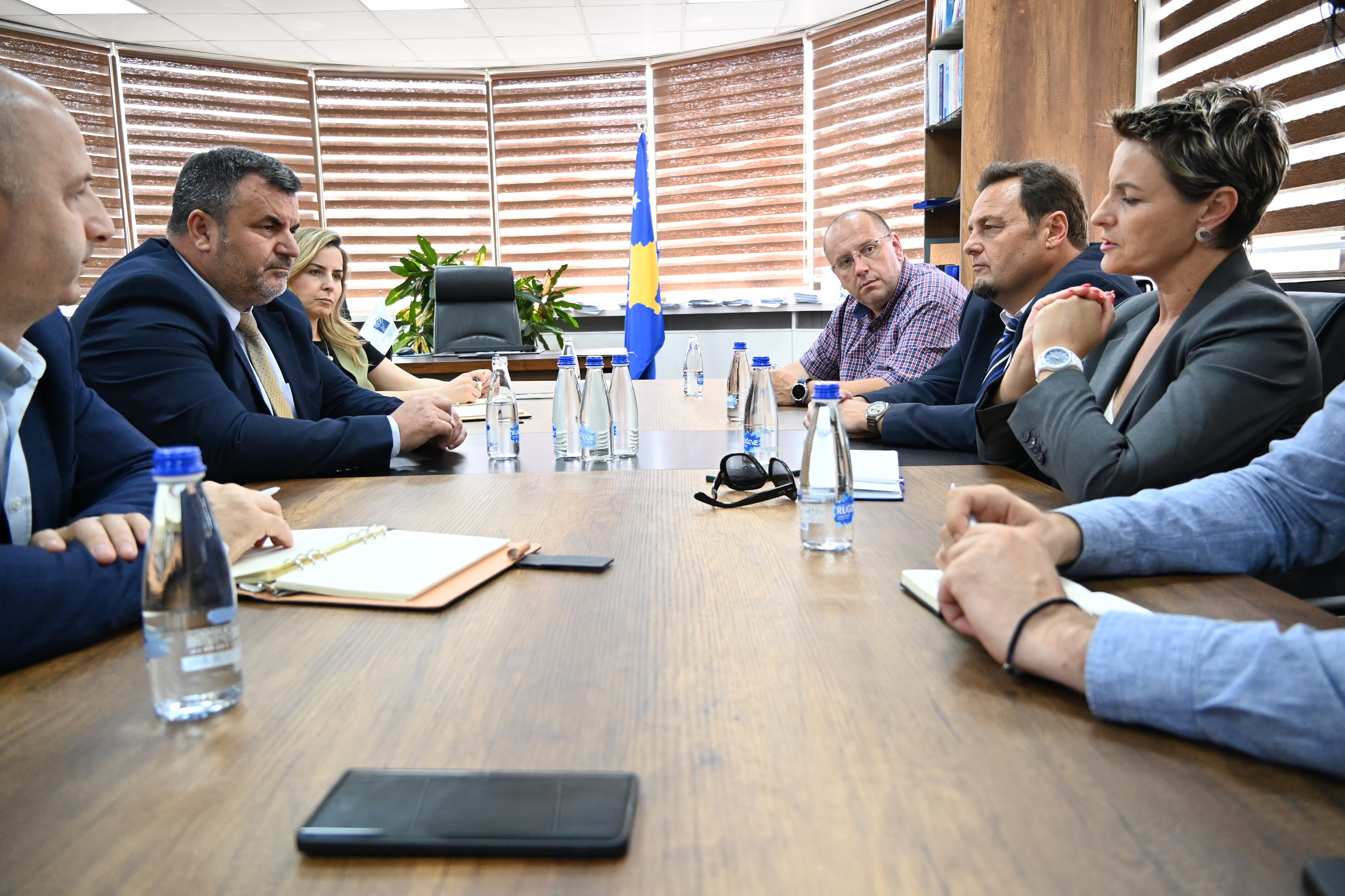 ojq-acdc-dhe-unmik-dorezuan-dokumentin-e-vleresimit-te-te-drejtave-te-njeriut-te-avokati-i-popullit